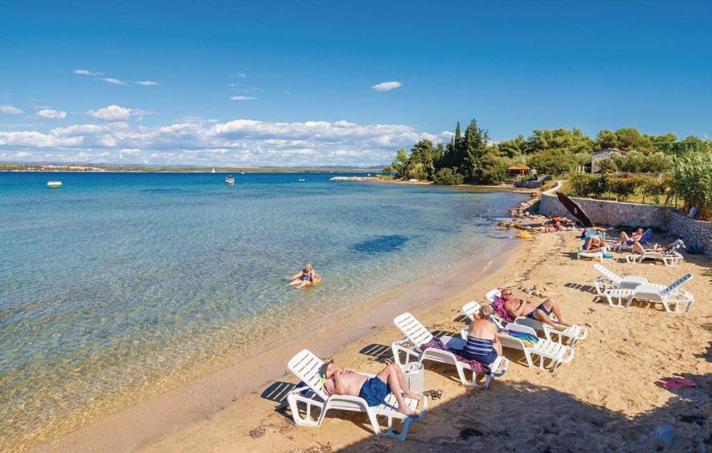 Apartmani Cizmesija Tkon Bagian luar foto