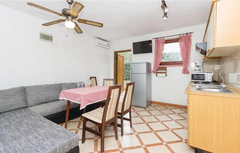 Apartmani Cizmesija Tkon Bagian luar foto