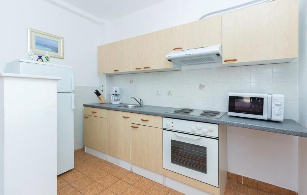 Apartmani Cizmesija Tkon Bagian luar foto