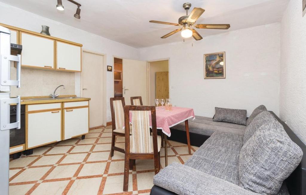 Apartmani Cizmesija Tkon Bagian luar foto